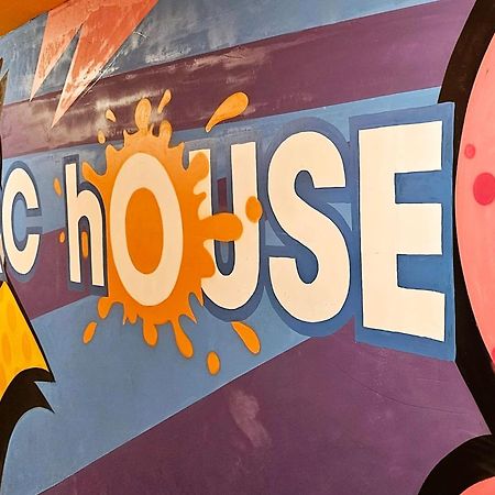Arc House Pop Art Hostel Madrid Ngoại thất bức ảnh