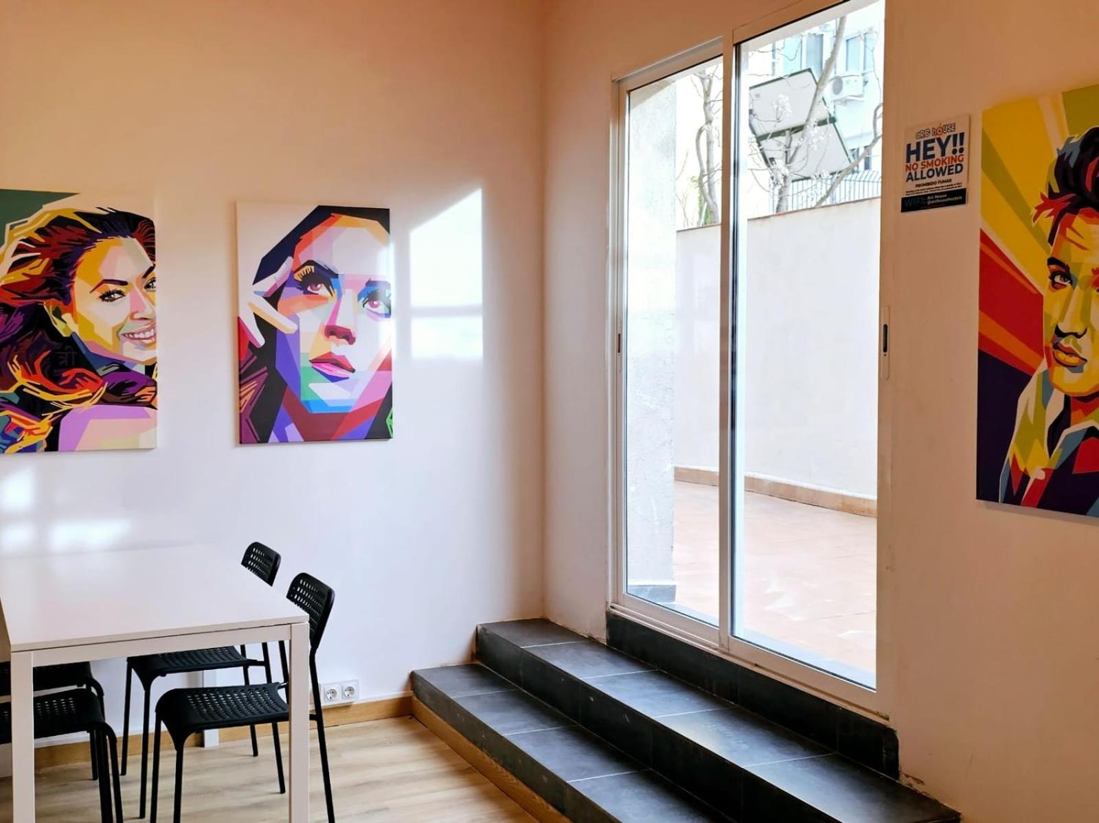 Arc House Pop Art Hostel Madrid Ngoại thất bức ảnh